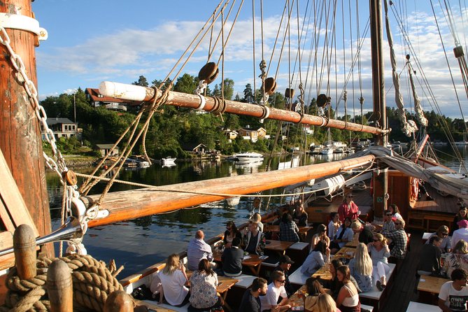 2-Hour Oslo Fjord Sightseeing Cruise by Sailing Ship - Onboard comfort: blankets, toilets, audio in English, and where to sit