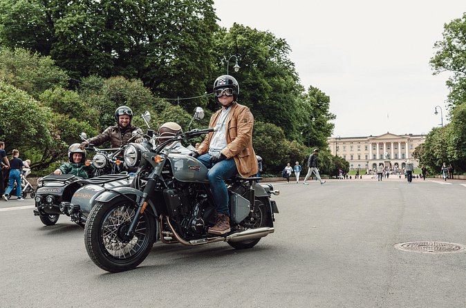 2hr Retro Motorcycle Sidecar Oslo Highlights Tour - Stop 2: Passing the Royal Palace grounds without turning your day into a line queue