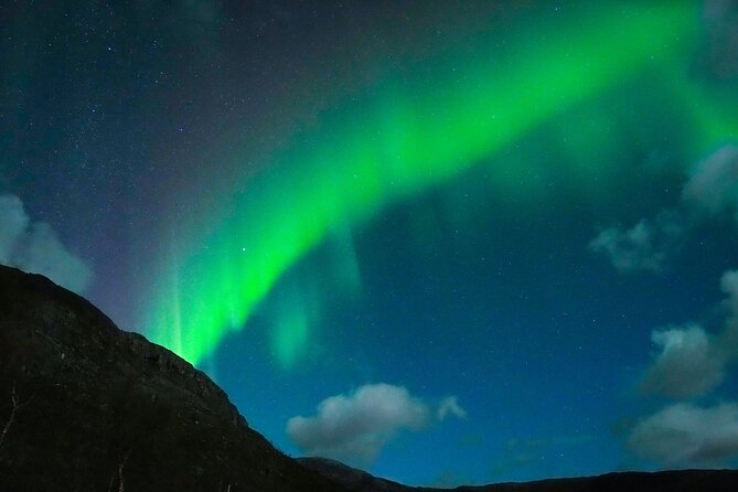 7 hours Tromsø Aurora Tour: Photos, snacks & warm drinks included - Snacks, hot drinks, and included photos: why these details matter