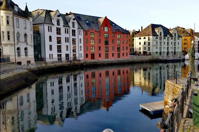 Ålesund-Aksla-Alnes-Giske-Sunnmøre museum 100 % Highlights 4.5 H - The Comfortable Small-Group Advantage (and Why It Matters)