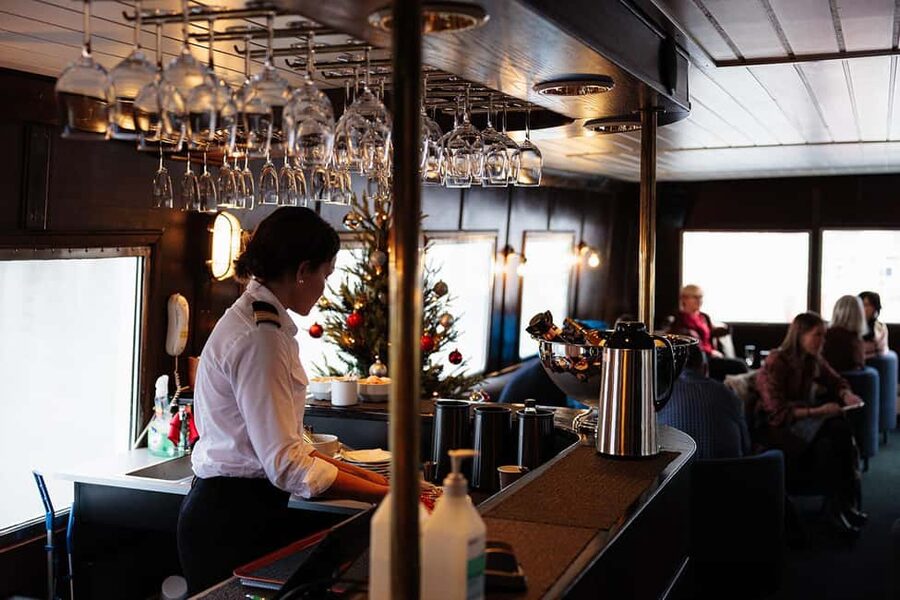 Ålesund: Fjord Tour with Lunch on MS Bruvik - Live guide for half the day, quiet time for the rest