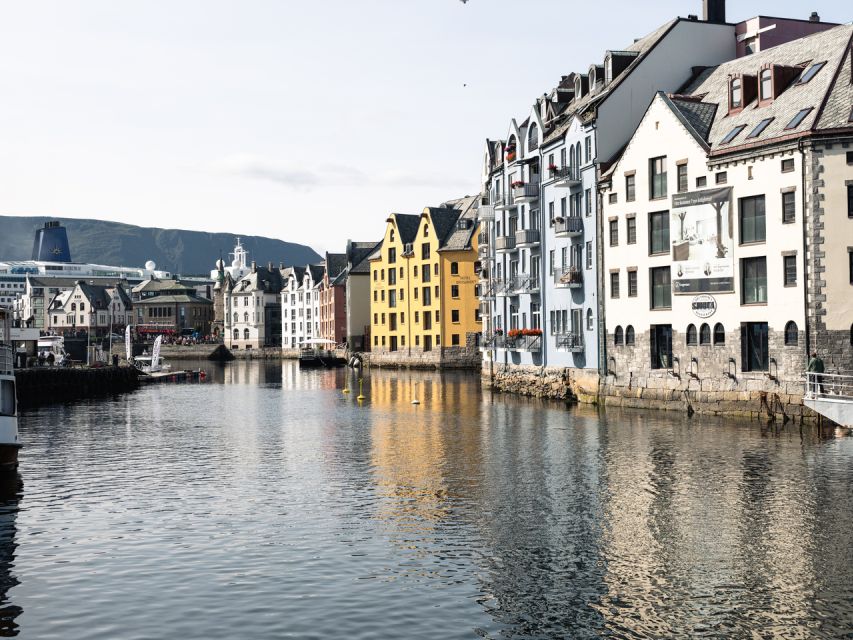 Ålesund: Guided Food Walking Tour - Meeting Joachim Rønneberg and starting with purpose