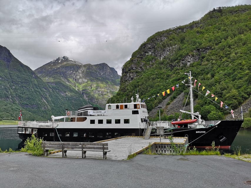 Ålesund Sightseeing Cruise - Getting to the Dock at Rådhuskaia (and Finding MS Bruvik Fast)