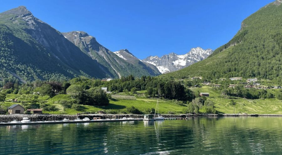 Ålesund Sightseeing Cruise - The Øye Stop: A Short Village Break with Hotel Union Øye as a Bonus