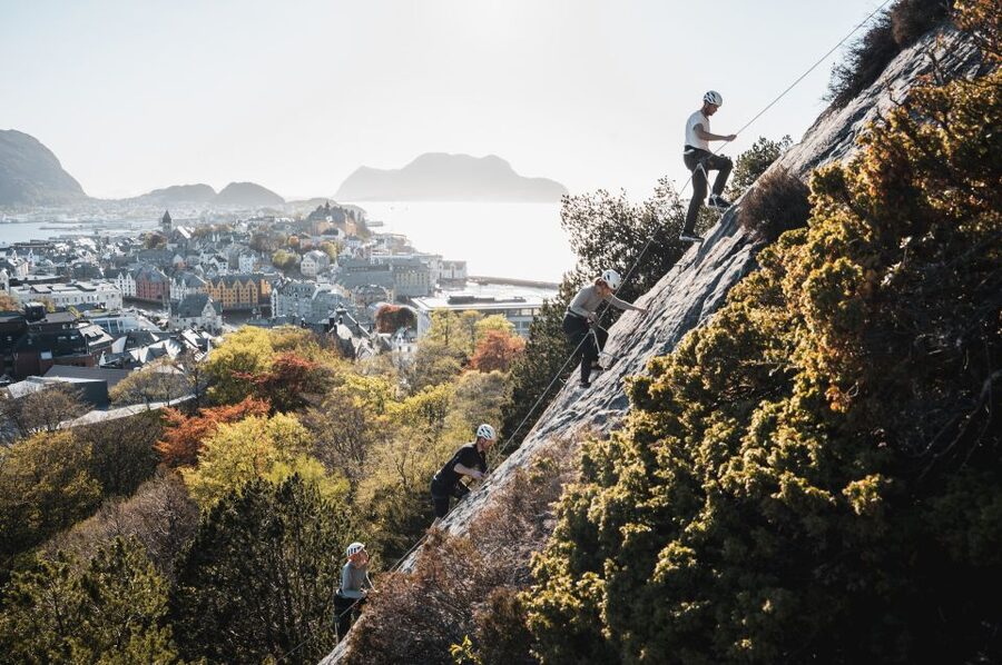 Ålesund: Via Ferrata tour - Climbing the Wall: The Steep First Half and the Midway Bench