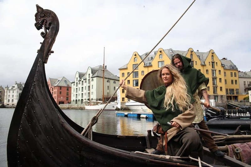 Alesund: Viking Tour with Ship Experience and Tasting - Following the Story of Rollo, From Saga to Bronze Statue
