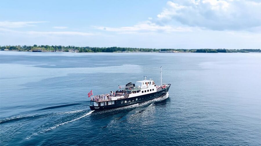 All About the Fjords, in one tour by boat & bus from Ålesund - Ljøen viewpoint: short stop, big picture