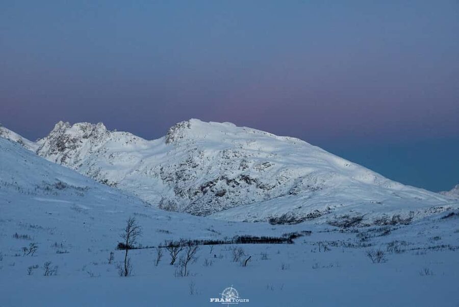 Arctic hike on Kvaløya Island with drinks and snacks - What you get with the guide, gear, and pro photos