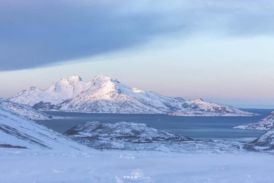 Arctic hike on Kvaløya Island with drinks and snacks - The halfway break: hot drinks, cake, and lefse