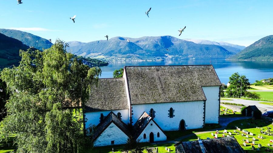 Bergen: Cruise to beautiful Rosendal by the Hardangerfjord - 3.5 hours in Rosendal: how to use your time well