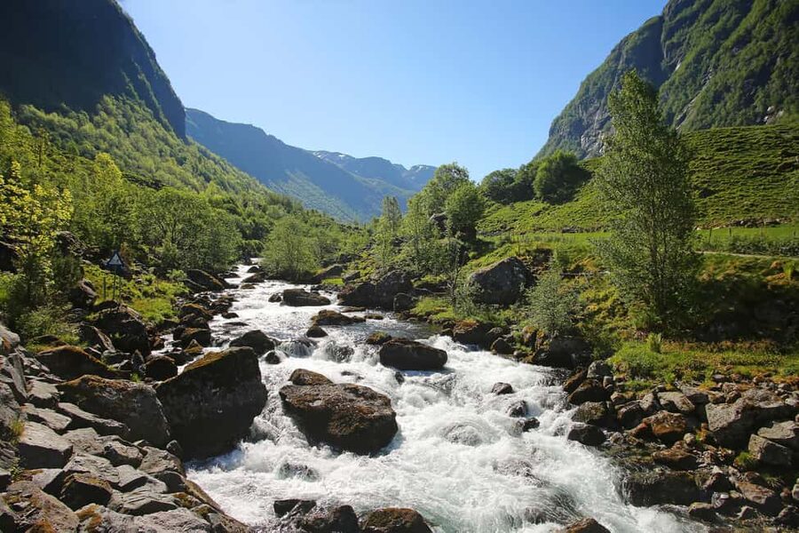 Bergen: Easy Hike to Bondhus Glacier Lake & Rosendal Visit - Key things that make this Bergen day trip work