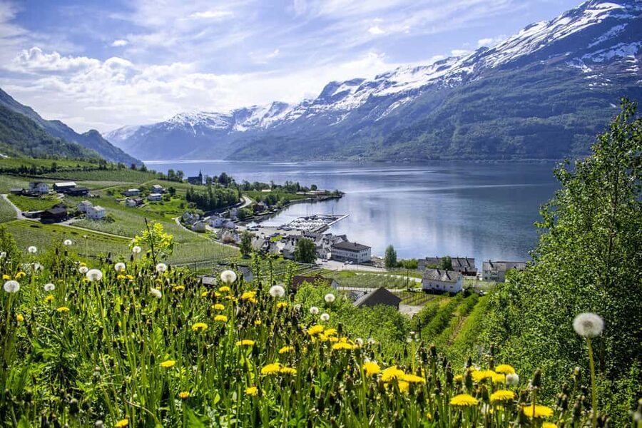 Bergen: Easy Hike to Bondhus Glacier Lake & Rosendal Visit - Weather reality: rain, fog, and why your clothing choices matter more here