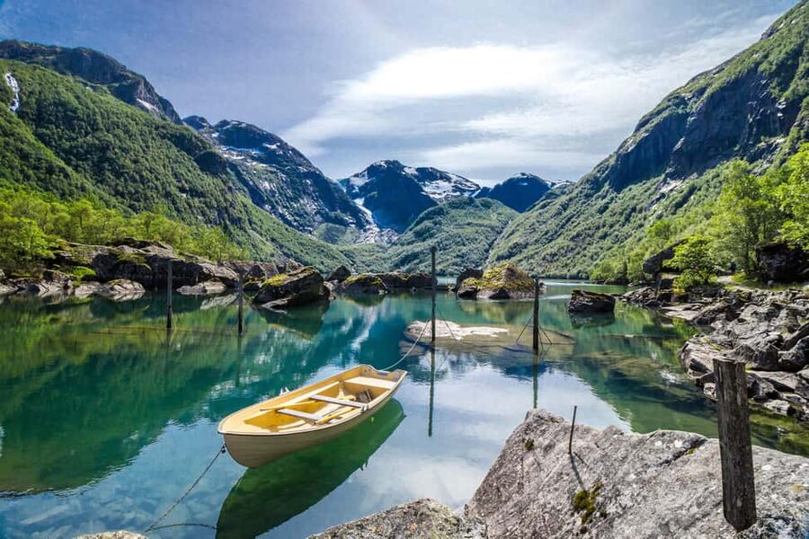 Bergen: Easy Hike to Bondhus Glacier Lake & Rosendal Visit - Leaving Bergen: Strandkaien, scenic drives, and how to score better fjord views