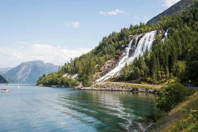 Bergen: Easy Hike to Bondhus Glacier Lake w/Lunch in Rosendal - Bondhus Valley guided walk to Bondhus Lake and Glacier views