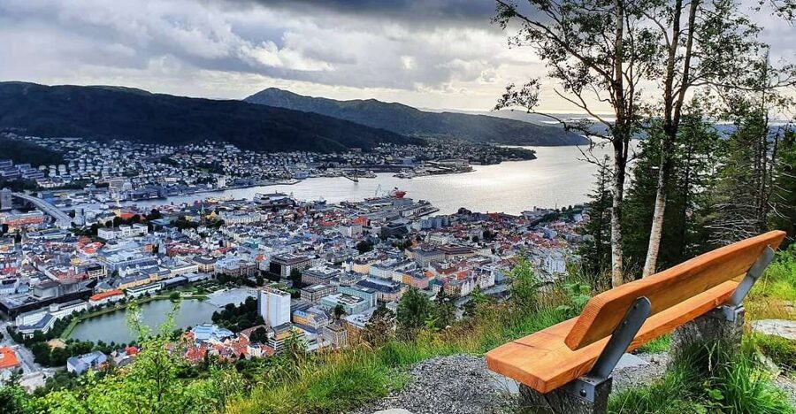 Bergen: Guided mountain hike on top of Bergen - From Strandkaien to a real mountain workout (without losing your day)