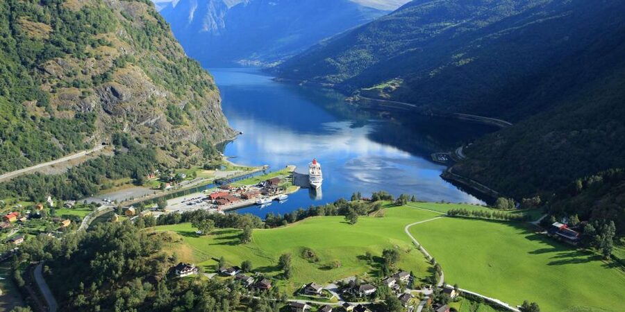 Bergen: Hardangerfjord, Voss Gondola & 3 Great Waterfalls - Getting oriented: meeting at Strandkaien and the drive into Hardanger
