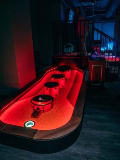 High-Tech Minigolf in Top Bergen Activity Bar!