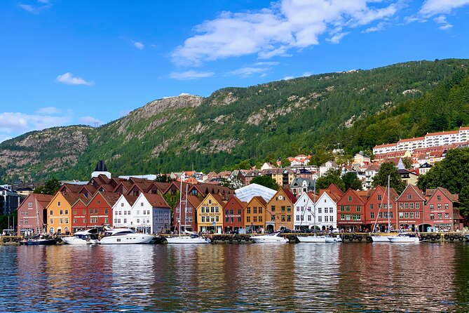 Bergen in a day, Guided tour: Old Town, Waterfalls & Waffles - Stop 5: Bryggen in Bergen, the UNESCO wharf finish