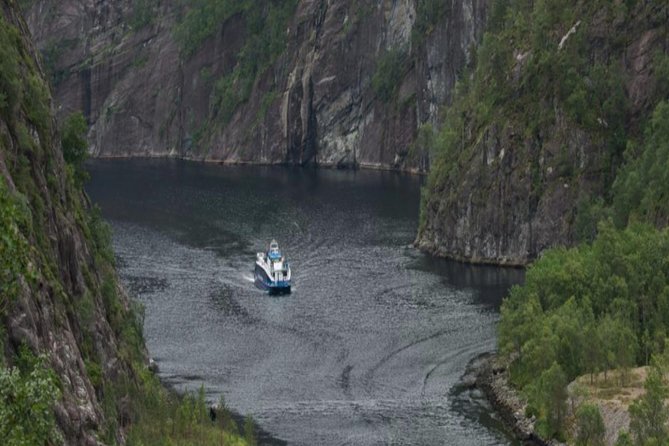 Bergen: Mostraumen Fjord Cruise - Commentary and narration: useful, but not the whole show