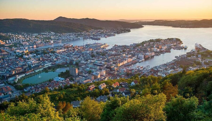 Bergen: Mostraumen Fjord Cruise, Mt Fløyen, City Sightseeing - Meeting at Guided Fjord Tours and getting oriented fast