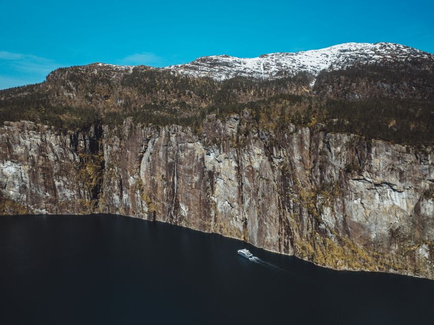 Bergen: Mostraumen Fjord Cruise - with Local Tour Guides - Onboard comfort that actually matters: indoor lounge, deck access, and sound