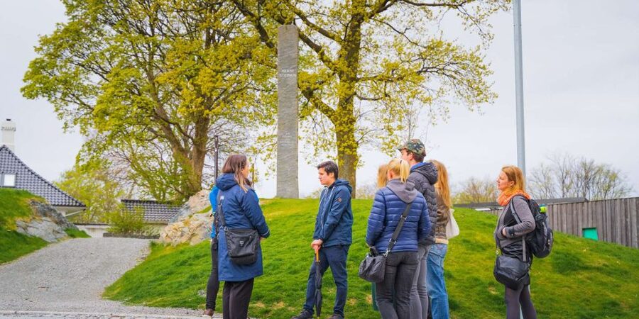 Bergen: Nordnes Neighborhood Hidden Gems Walking Tour - Merchant Bergen on foot, wine cellars and how businesses worked