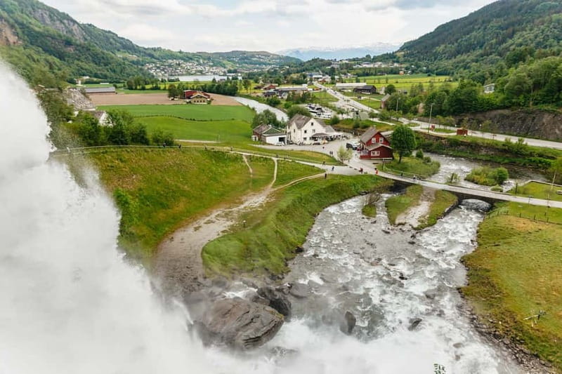 Bergen: Old Town and Waterfalls Guided Tour with Waffles - Bergen to Hardangerfjord by bus: cabins, orchards, and fjord light