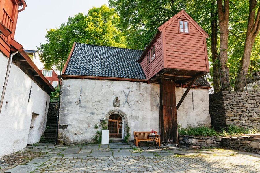 Bergen: Past & Present Small Group Guided Walking Tour - Starting points, end point, and the quickest way to use this tour