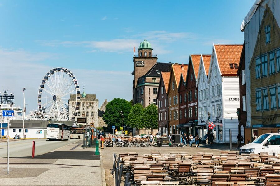 Bergen: Past & Present Small Group Guided Walking Tour - Bryggen UNESCO and the Hanseatic alleys that made Bergen