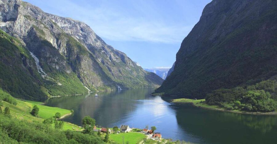 Bergen: Private Day Tour, Nærøyfjord Cruise and Flåm Railway - Key highlights you will feel right away