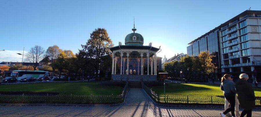 Bergen: Private tour in your own language - Price and value: when $47 per group up to 11 actually makes sense
