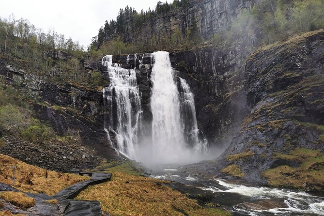 Bergen : Private Waterfalls and Wonders Tour in Norway - Vossevangen Lake Town Break for an Easy First Stretch