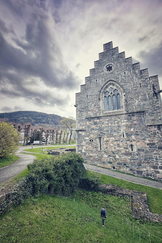 Bergen's Twilight Magic: An Evening Adventure - Twilight makes Bergen easy to read