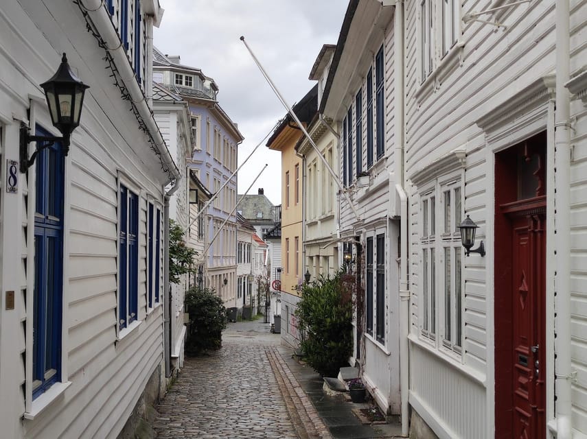 Bergen's Twilight Magic: An Evening Adventure - Food and cafes: sampling is included, meals cost extra