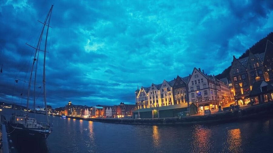 Bergen's Twilight Magic: An Evening Adventure - How a private guide changes the whole walk