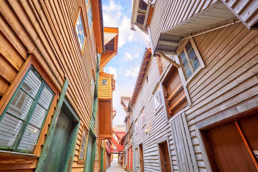 Bergen: Sightseeing Walking Tour with Ferry Ride - What makes the guide matter: stories, pace, and those extra insights