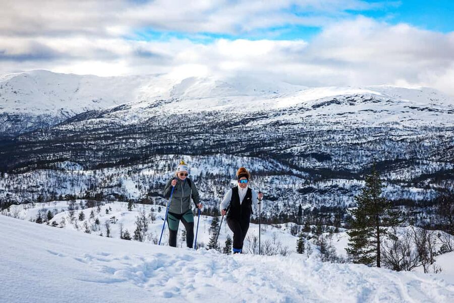 Bergen: Snowshoe Hike - Snowshoes, Poles, and Safety Gear: What’s Included vs. What You Must Bring