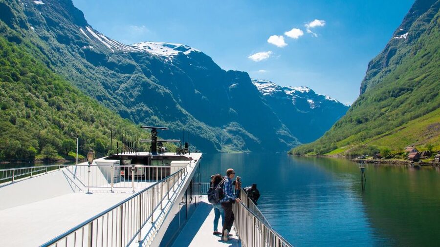 Bergen to Oslo: Private Nærøyfjord Cruise and Flåm Railway - Cruising UNESCO listed Nærøyfjord from Gudvangen to Flåm