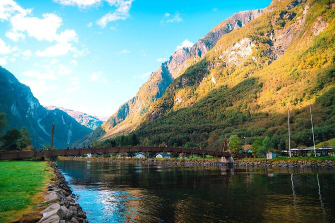 Bergen: UNESCO Fjord Cruise, Flåm & Stegastein - Incl. Lunch - Flåm Free Time: Quick Choices, Great Photo Payoff