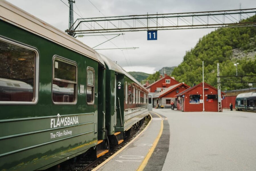 Bergen: Viking Village, Nærøyfjorden Cruise and Flåm Railway - Strandkaien start and the Mercedes minibus rhythm