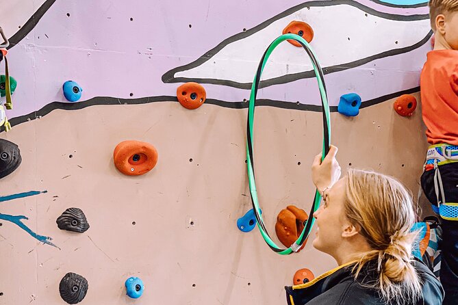 Climbing in Mørkvedhallen Klatresenter - Autobelay 101: the system that helps you climb sooner