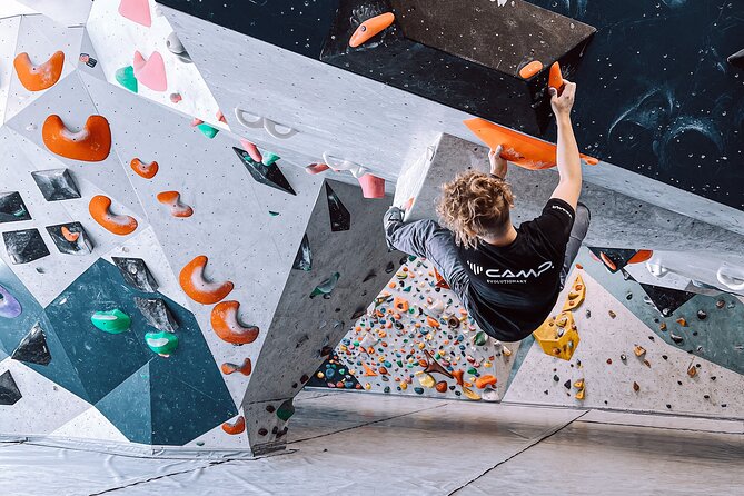 Climbing in Mørkvedhallen Klatresenter - Breaks, the café, and how to pace your visit