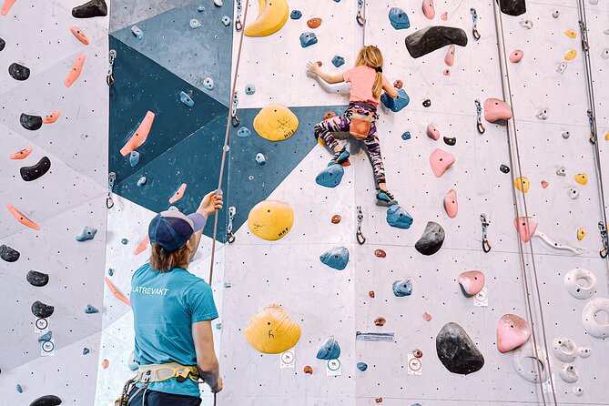Climbing in Mørkvedhallen Klatresenter - Who should book this climbing introduction
