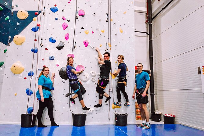 Climbing in Mørkvedhallen Klatresenter - The 3-hour flow, from harness up to your first climbs