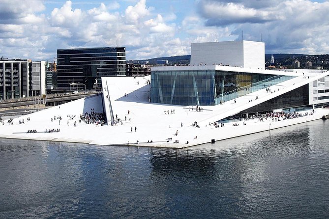 Discover Oslo on foot - Oslo City Hall: Nobel Peace Prize rooms and the Blue Room possibility