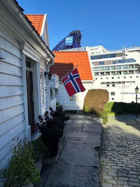 Discover Private+ Stavanger Guided City Tour - Vågen (Stavanger): finishing with the harbor energy