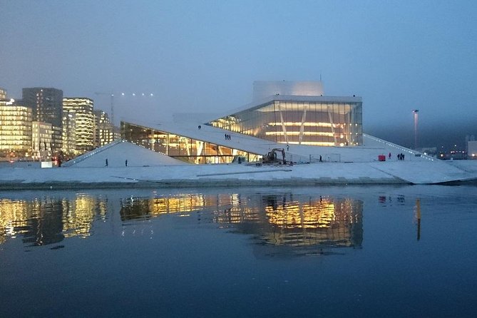 Downtown Oslo: Self-Guided Highlights and History Audio Tour - The 40-minute downtown loop, from Rådhusplassen to Østbanehallen area