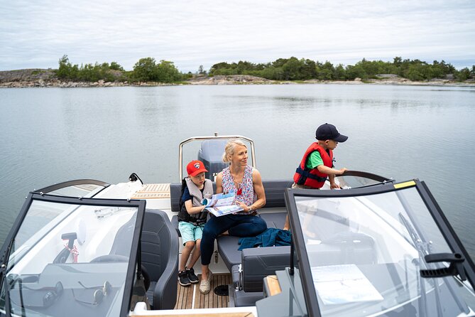 Exclusive Private Cruises on the Oslo Fjord - Dyna Lighthouse: close-up views and the chance to eat by boat