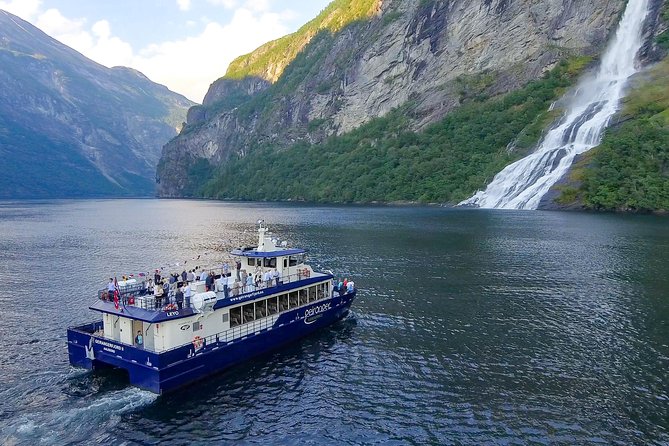 Fjordcruise Ålesund Geirangerfjord T/R - Weather, crowds, and the reality of an 8 to 9 hour day
