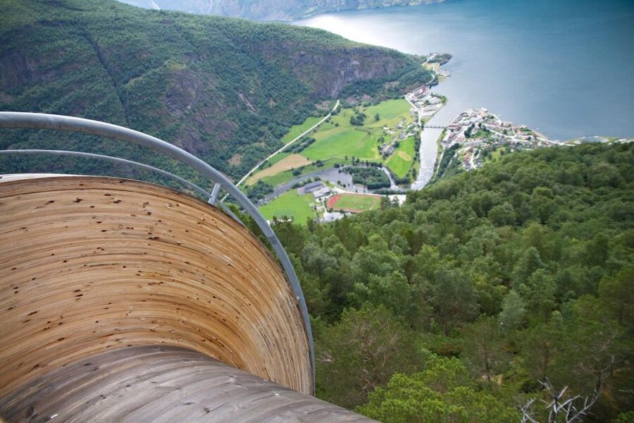 Flåm: Borgund Stave Church, Lærdal, and Stegastein Tour - Getting Oriented in Flåm and Meeting Your Blue-Jacket Guide